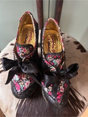 Irregular choice “snappy clappy” floral and faux snakeskin pumps
